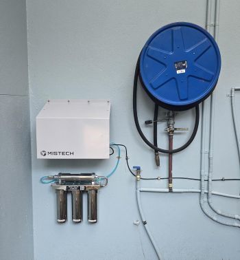 Wall-mounted pump cover with a 4-stage water filter and hose reel